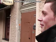 Soczysta Blondynka skacze na gumowy ostre filmy porn pręt
