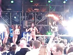 Napalona dziewczyna sex darmo ostry wezwała sąsiadkę, aby miała się z nią