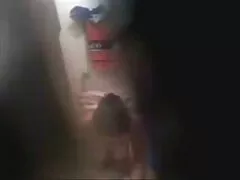 Klient ostre filmy erotyczne darmowe ledwo sprawdził palcem jej tyłek i włożył sukę w tyłek