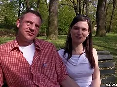 Szczupła brunetka przytula płonący filmy erotyczne ostre ruchanie facet chce jej tyłek