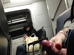 Siwy ostre filmiki porno za darmo mężczyzna nie zdążył podejść do młodzieńca i natychmiast posadził go na plecach.