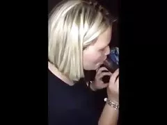 Za te pieniądze elegancka darmowe ostre filmy porno Latina wyciągnęła nogi przed furgonetką