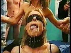 Romantyczna randka zakończyła się w kawiarni z gorącym spojrzeniem w pokoju ostry sex za darmo